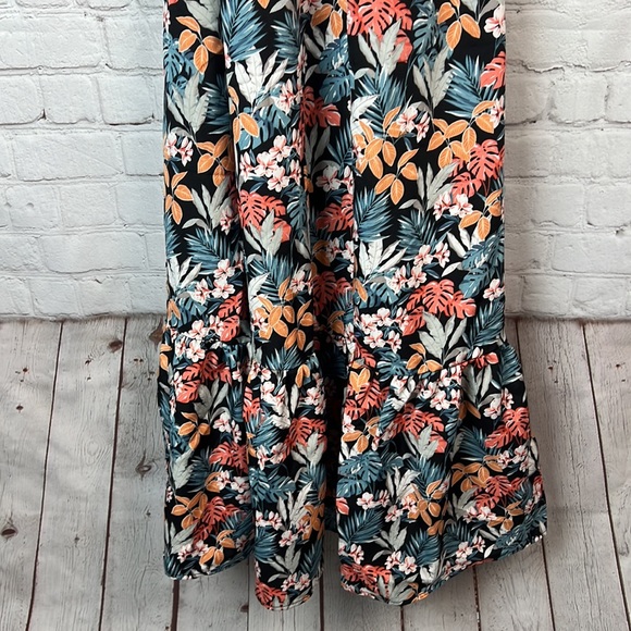 BloomChic Tropical Floral Print Crochet Trim Tie Dress Size 12 (Large) & 2X - Picture 5 of 7